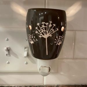 Scentsy “Taro” plug in warmer